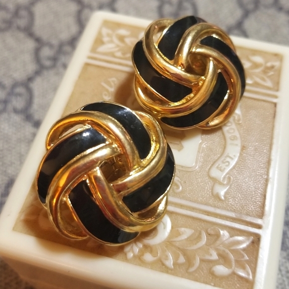 VTG TRIFARI Black Enamel Gold plated Love Knot Earrings - Picture 2 of 5